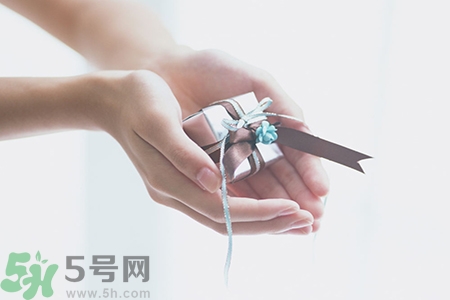 七夕和老婆怎么過？七夕送老婆什么禮物？
