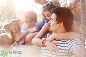 女生喜歡成熟的男生嗎？女生喜歡成熟穩(wěn)重的類型嗎？