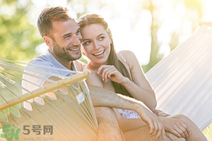 女生喜歡成熟的男生嗎？女生喜歡成熟穩(wěn)重的類型嗎？