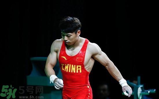 諶利軍舉重棄權(quán) 舉重為什么容易腿抽筋？
