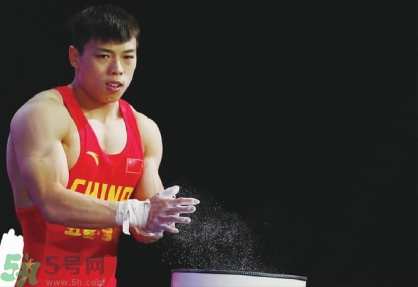 諶利軍舉重棄權 舉重為什么容易腿抽筋？