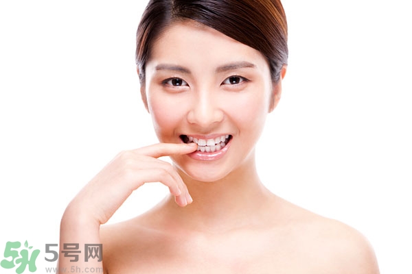 寶寶為什么喜歡咬指甲？寶寶咬指甲是怎么回事？