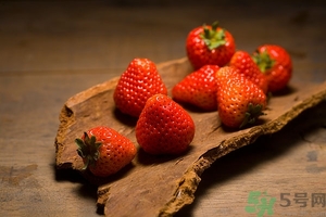草莓有點(diǎn)爛還能吃嗎？草莓爛了一點(diǎn)還能吃嗎？