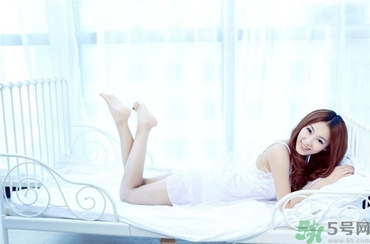 初一女孩能穿情趣內(nèi)衣嗎？初中女生應(yīng)該穿什么內(nèi)衣？
