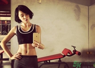 女生健身喝什么牛奶好？女生健身吃什么好？