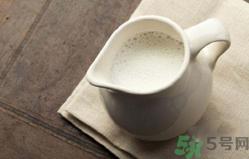 帶狀皰疹可以喝牛奶嗎？帶狀皰疹喝牛奶好不好？