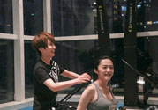 女生去健身房怎么穿衣服？女生去健身房穿什么鞋？