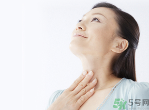 秋季嗓子干癢咳嗽是怎回事？秋季嗓子干癢咳嗽怎么辦？