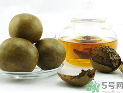 羅漢果可以和菊花一起泡水喝嗎？羅漢果菊花茶的做法及營(yíng)養(yǎng)價(jià)值