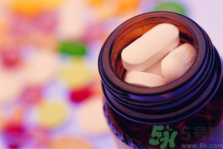 運動員感冒一天吃6片抗生素需要注意什么？抗生素吃多了會怎么樣？