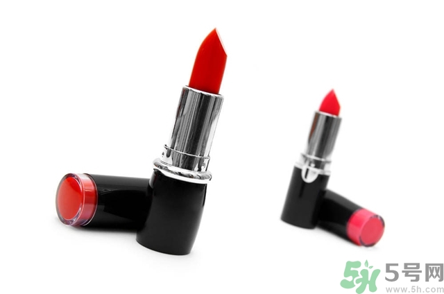 皮膚黑涂什么顏色口紅好看？皮膚白涂什么顏色的口紅？