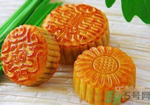 月餅裂開(kāi)了是怎么回事？月餅開(kāi)裂了可以吃嗎？