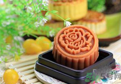 月餅裂開(kāi)了是怎么回事？月餅開(kāi)裂了可以吃嗎？