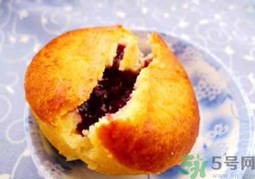 月餅裂開(kāi)了是怎么回事？月餅開(kāi)裂了可以吃嗎？