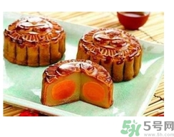 月餅裂開(kāi)了是怎么回事？月餅開(kāi)裂了可以吃嗎？