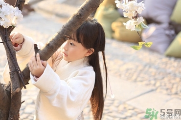 11歲女孩胸部發(fā)育正常嗎？11歲女生的標(biāo)準(zhǔn)胸圍是多少？