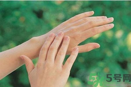 ?手指關(guān)節(jié)疼痛的危害？如何緩解手指關(guān)節(jié)疼痛？