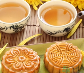 月餅一次吃多少比較好？月餅吃多了會(huì)怎樣？