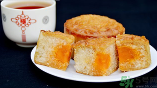 月餅吃多了會(huì)怎么樣？哪些人不宜吃月餅？