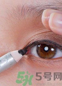 眼線怎么畫好看圖解？單眼皮怎么畫眼線好看？