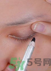 眼線怎么畫好看圖解？單眼皮怎么畫眼線好看？