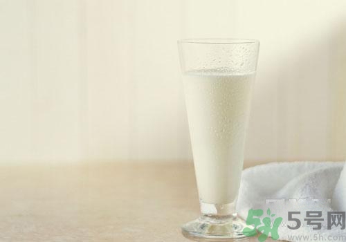 晚上喝純牛奶會長胖嗎？純牛奶什么喝比較好？