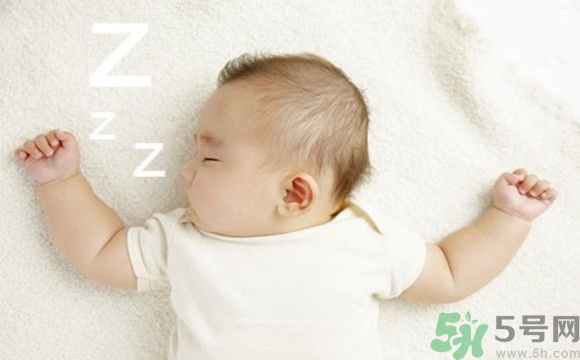 孩子睡覺不踏實翻來覆去的,孩子睡覺不安穩(wěn)怎么回事