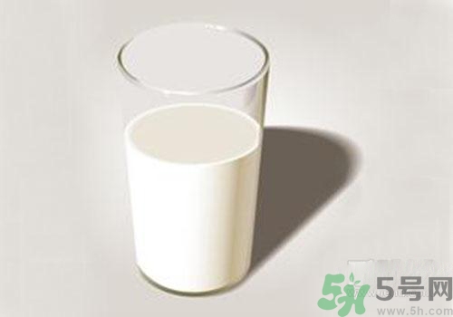喝純牛奶會上火嗎？喝純牛奶有什么壞處？