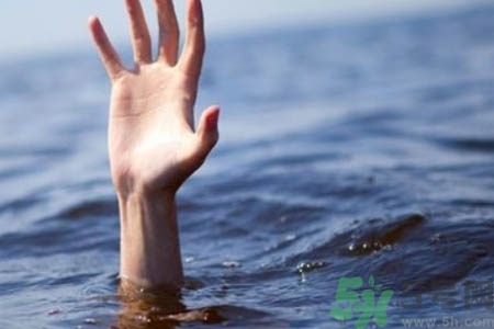 溺水怎么辦？溺水如何自救？