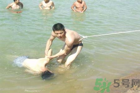 溺水怎么辦？溺水如何自救？