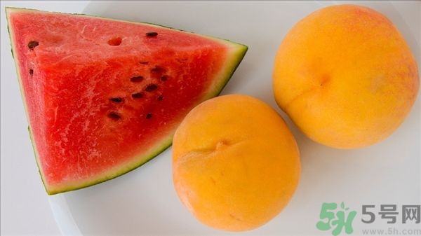 凍成冰的西瓜能吃嗎？吃西瓜拉肚子是怎么回事？