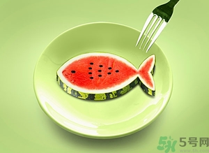 凍成冰的西瓜能吃嗎？吃西瓜拉肚子是怎么回事？