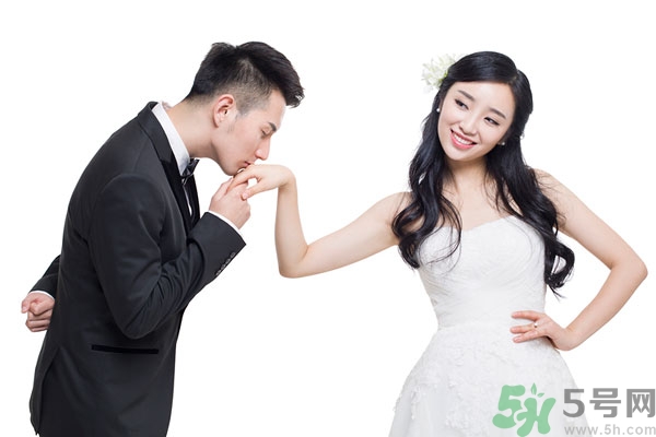 第一次接吻怎么接？和男生接吻沒感覺怎么辦？