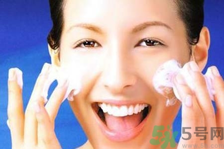 太陽穴長痘是怎么回事？太陽穴長痘的原因是什么？