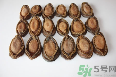鮑魚的營(yíng)養(yǎng)價(jià)值有哪些？鮑魚的藥用價(jià)值是什么？