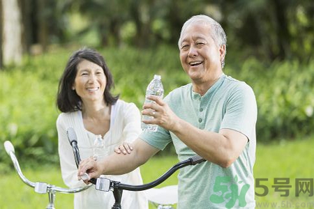 怎么洗掉水果上的農(nóng)藥？農(nóng)藥殘留的危害有哪些？