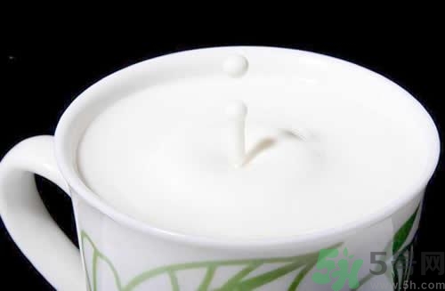 鈣片能和牛奶一起吃嗎？鈣片不能和什么一起吃？