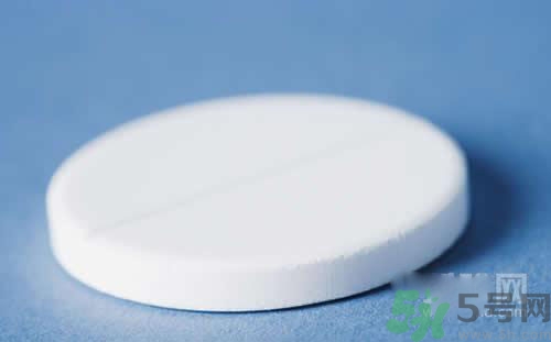 鈣片和維生素c可以一起吃嗎？鈣片和維生素一起吃好不好？