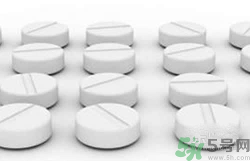 鈣片和維生素c可以一起吃嗎？鈣片和維生素一起吃好不好？