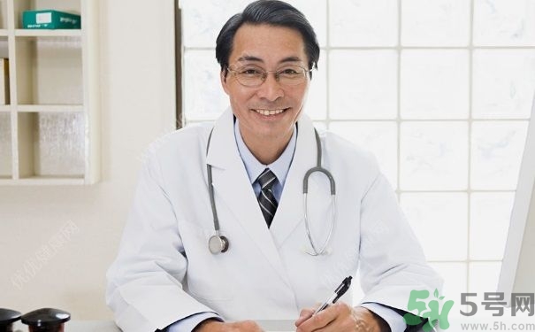 15歲還會(huì)得手足口病嗎？手足口病的癥狀有哪些？