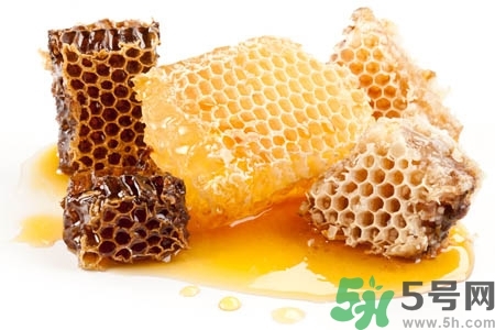 蜂蜜不能和什么一起吃？哪些人不能吃蜂蜜？