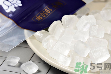 冰糖和白糖紅糖有什么區(qū)別？冰糖和普通糖有什么區(qū)別？