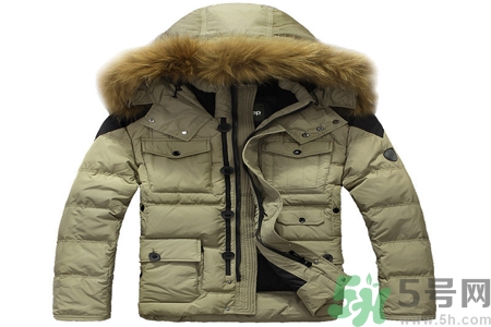 ?羽絨服可以用洗衣機洗嗎？羽絨服上油漬怎么洗？