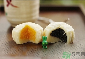 冰皮月餅和冰淇淋月餅有什么區(qū)別？冰皮月餅和冰淇淋月餅?zāi)膫€(gè)好吃？