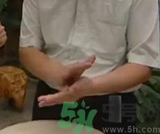 水晶月餅用的什么粉？水晶月餅的做法及配方
