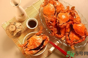 吃螃蟹可以喝紅酒嗎？吃螃蟹可以喝酒嗎？