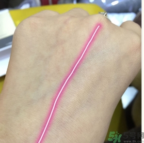 菲詩小鋪水光無瑕氣墊修顏乳怎么樣？菲詩小鋪氣墊cc好用嗎？