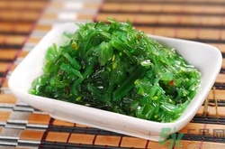 下巴長痘是上火嗎？下巴長痘吃什么好？