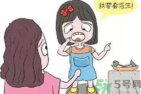 魚刺卡在喉嚨里怎么辦？取魚刺的小技巧有哪些？