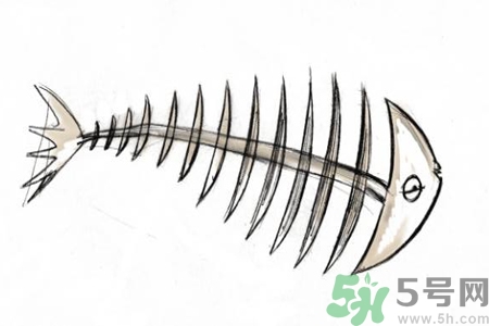 魚刺卡在喉嚨里怎么辦？取魚刺的小技巧有哪些？